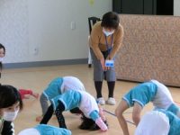 副園長先生が見てくれています｜ヨコミネ式の元祖通山副園長先生の指導